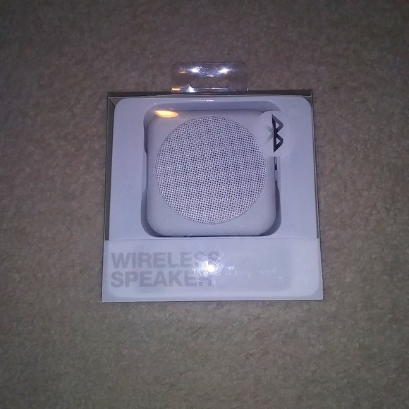 Wireless Speaker White--Bluetooth-600mAh - Picture 1 of 1